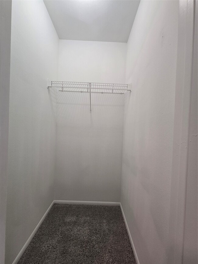 Building Photo - 16022 Old River Rd