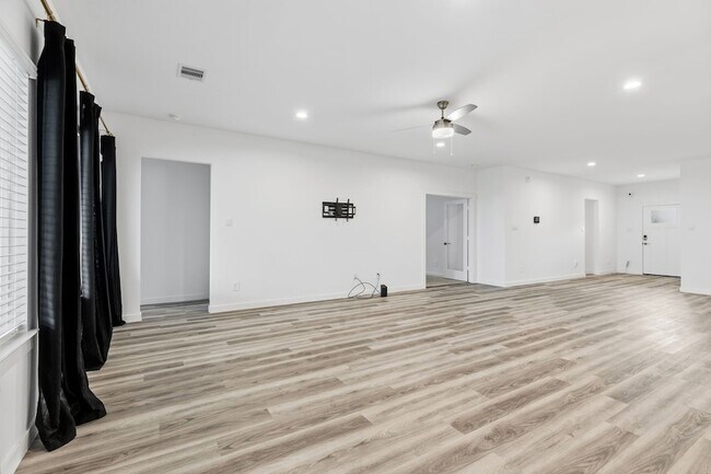 Building Photo - 31514 Avebury Lake Ln