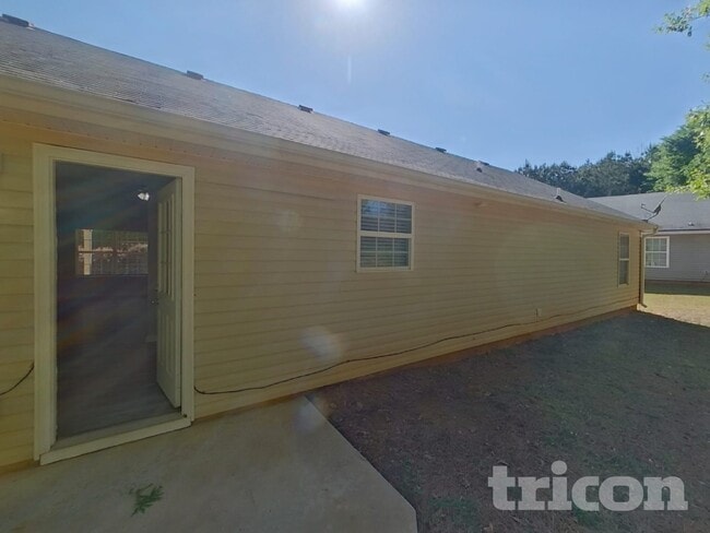Building Photo - 60 Camden Pl