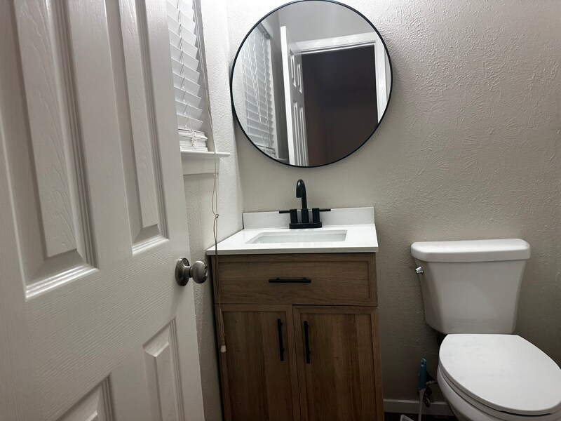 Building Photo - 557 NW Newton Dr