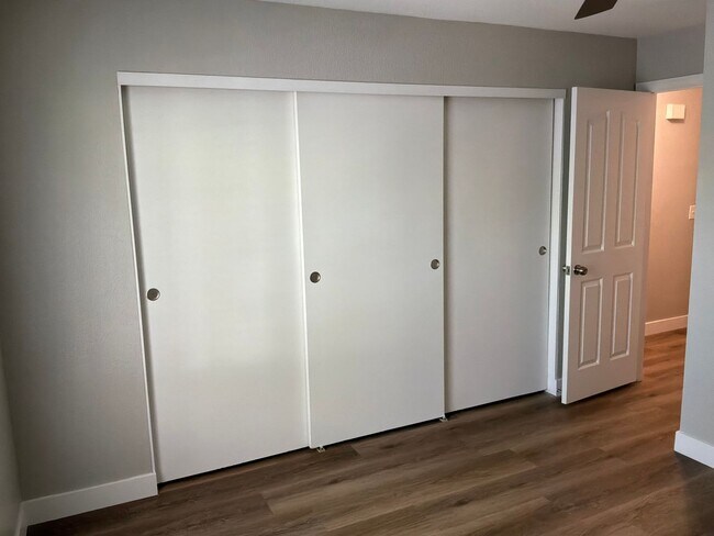 Building Photo - Condo 3 bedrooms 2 bathrooms 1 car garage gated subdivision.