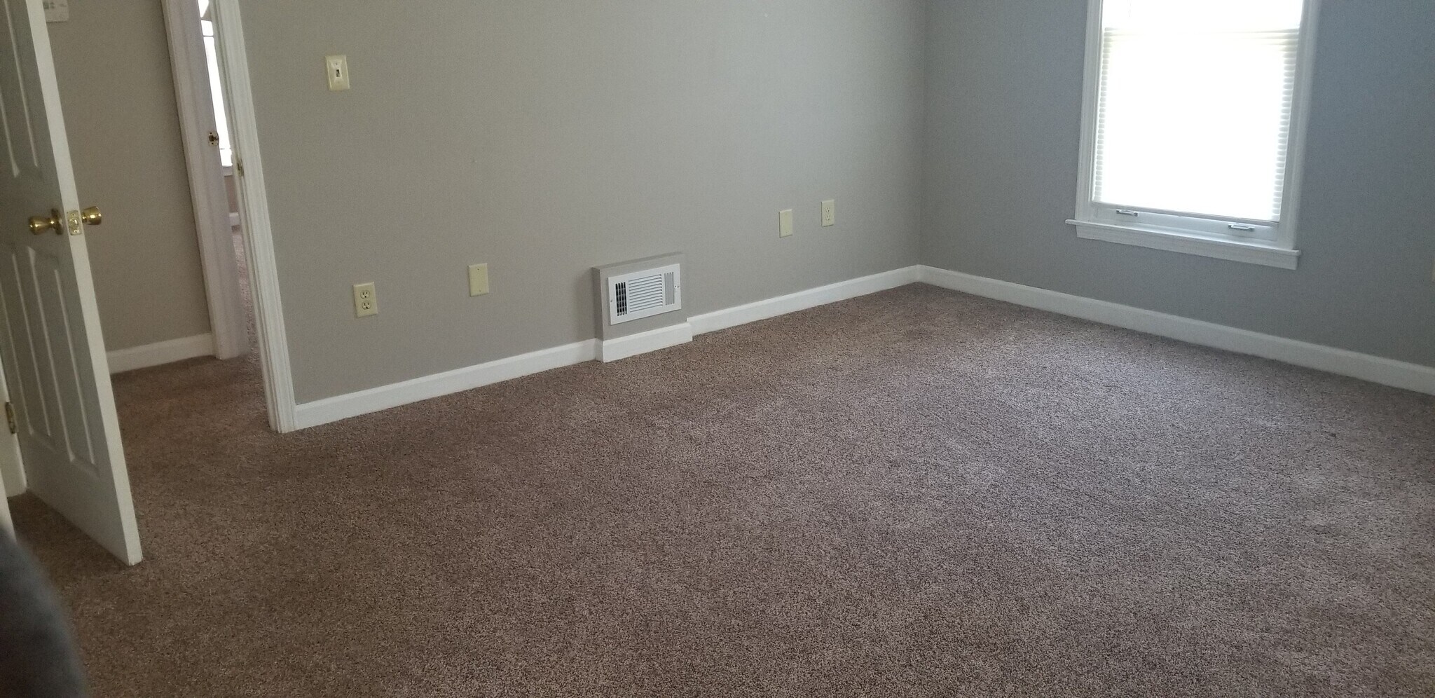 Building Photo - 212 E Main St