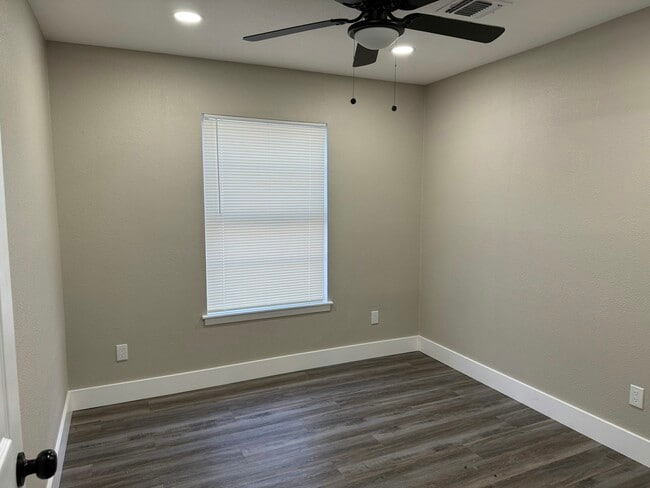 Building Photo - 7907 Stagecoach Ln