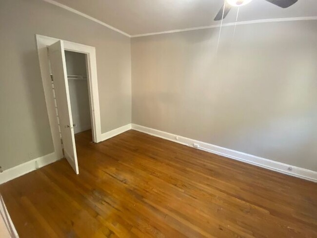 Building Photo - Great Large 1 Bedroom Apartment in VA High...