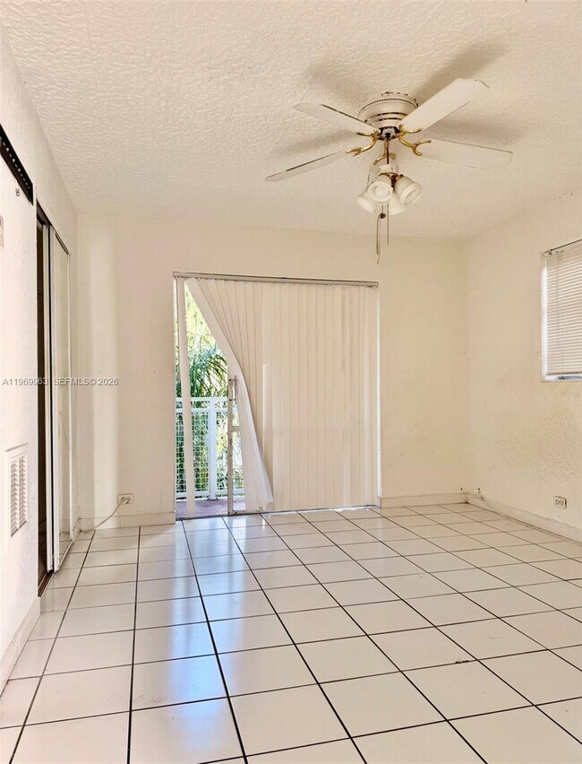 Building Photo - 1610 NW N River Dr