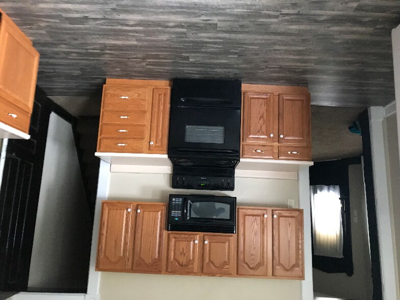 Building Photo - 227 James St