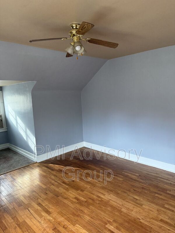 Building Photo - 700 SW Macvicar Ave