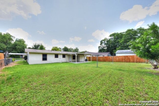 Building Photo - 3 Bedroom/1 Bath Sunset Hill Subdivision