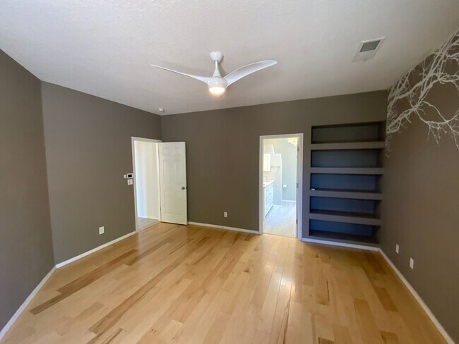 Building Photo - 3 Bedroom Single Story Home Available Near...