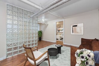 Building Photo - 1030 N Pearl St