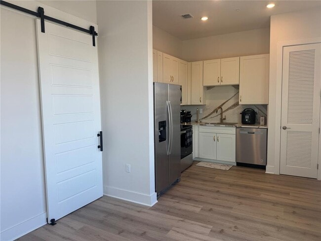 Building Photo - 798 TETBURY Lp