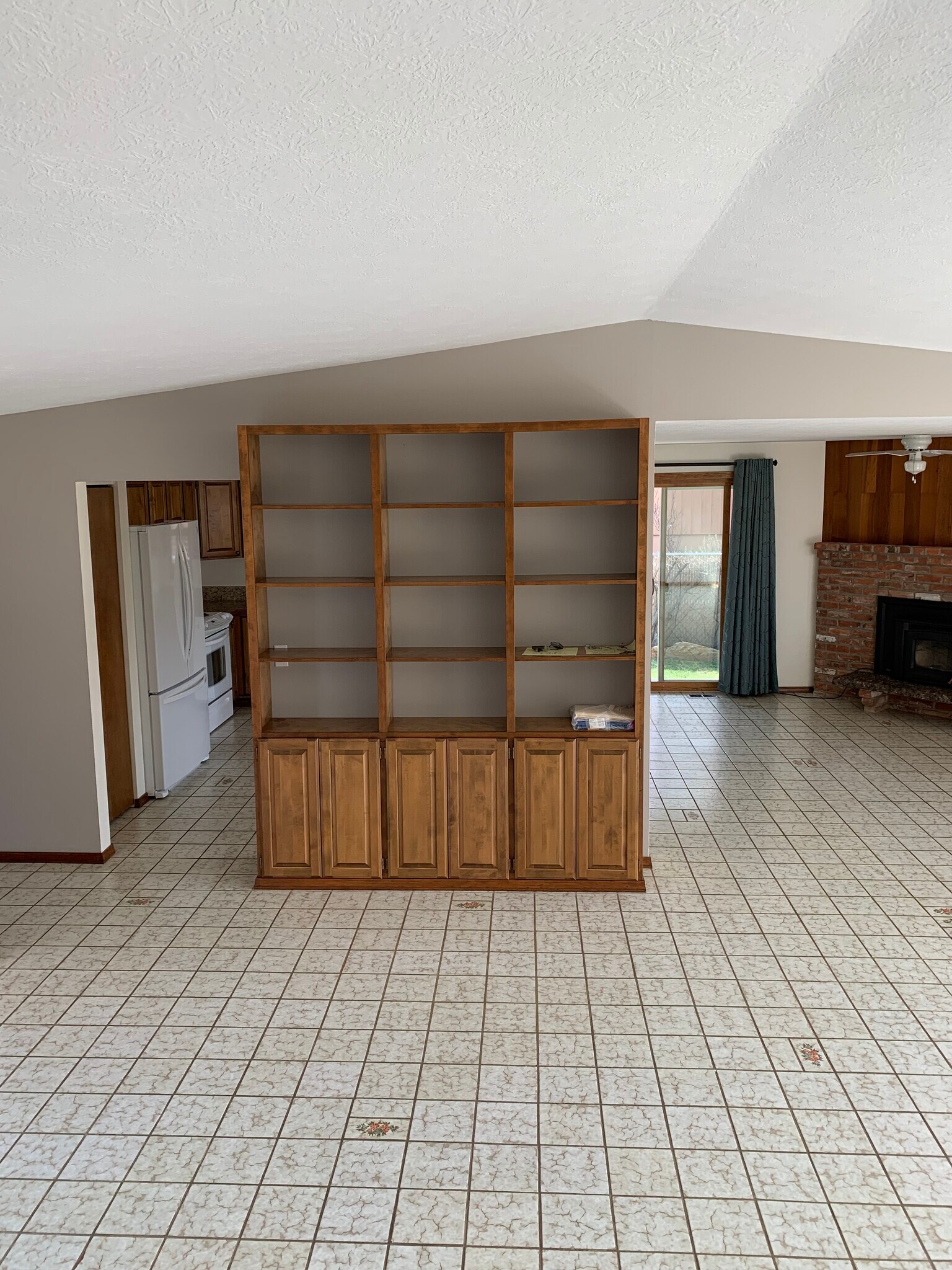 Main Floor Shelf - 3404 S Loretta Dr