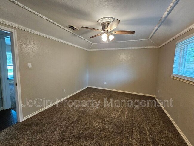 Building Photo - 216 Wesley Dr