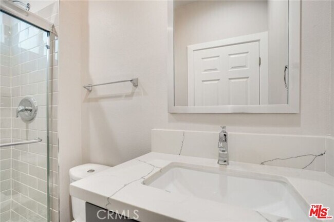 Building Photo - 1821 S New England St