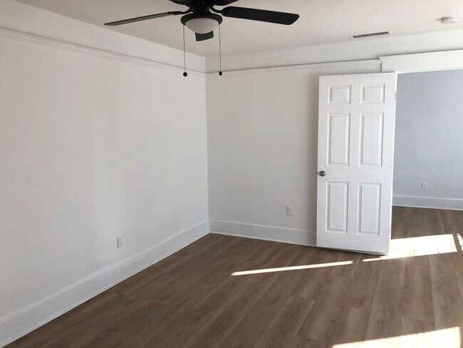 Building Photo - Two Story Home - 7 Bedrooms and 4 Bathroom...