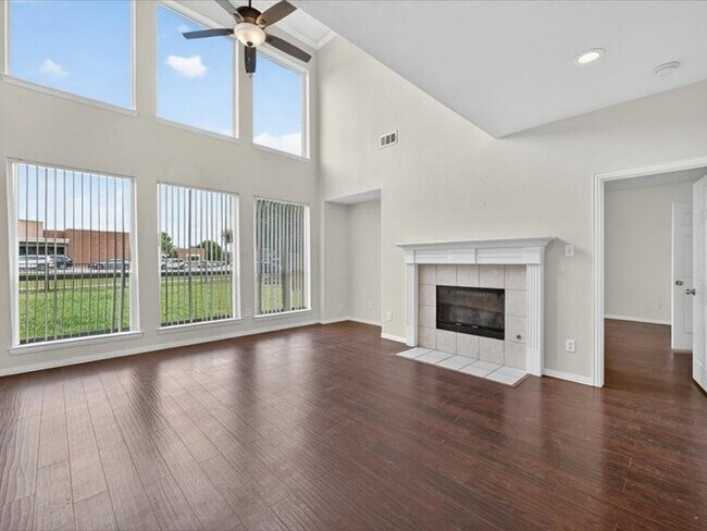 Building Photo - 11068 Downbrook Dr