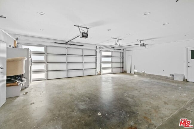 Building Photo - 18933 Kilfinan St