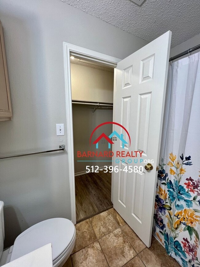 Building Photo - Available July 25: Spacious 3 Bedroom, 2.5 Bath Duplex with Garage