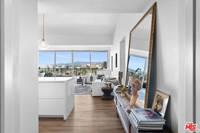 Building Photo - 10501 Wilshire Blvd