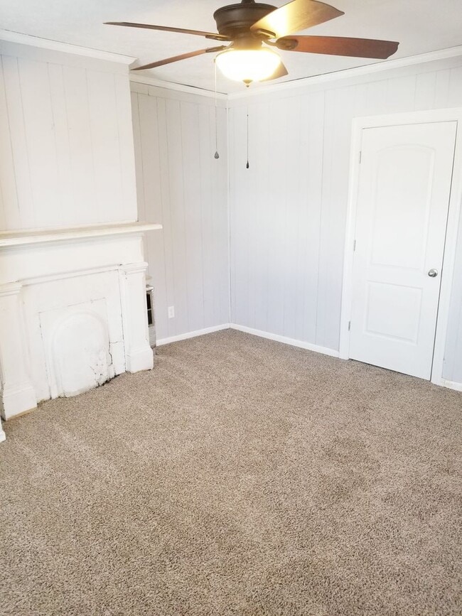 Building Photo - Two Bedroom Two Story Townhome Close to th...