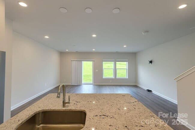 Building Photo - 5290 Brailey Cir