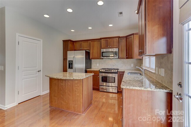 Building Photo - 562 6th Baxter Crossing