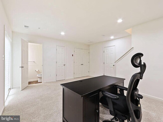 Building Photo - 523 Chestnut Ct