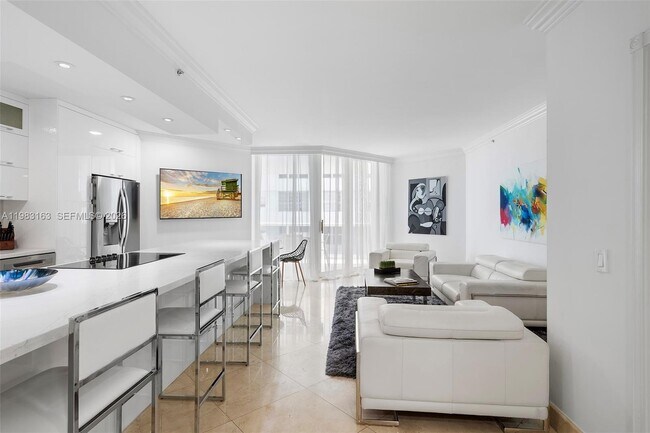 Building Photo - 4775 Collins Ave