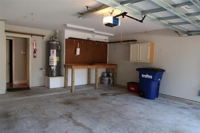 Building Photo - 1714 Oak Ridge Dr