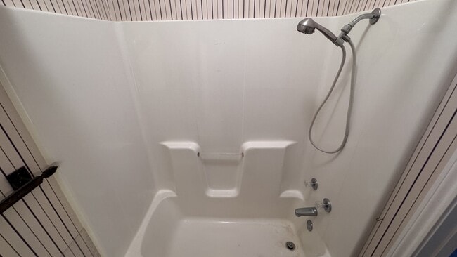 Building Photo - 607 Mustang St