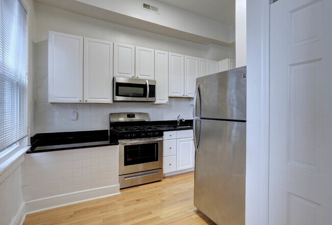 Building Photo - 2BD/1BA Spacious, Fabulous Fells Point Apartment