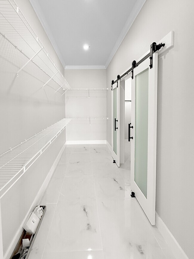 Building Photo - 303 NW 26th Ave