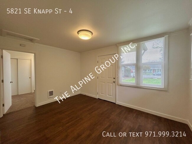 Building Photo - 5821 SE Knapp St