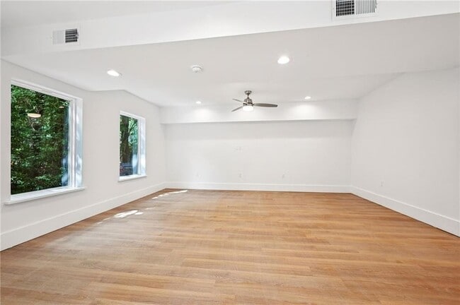 Building Photo - 204 Woodlawn Ct