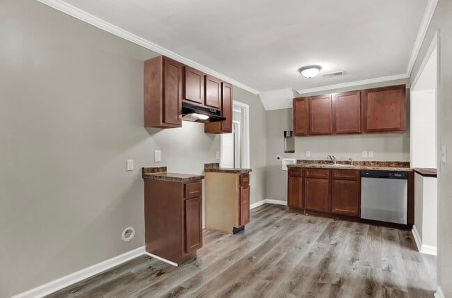 Building Photo - 1080 Larry Ln