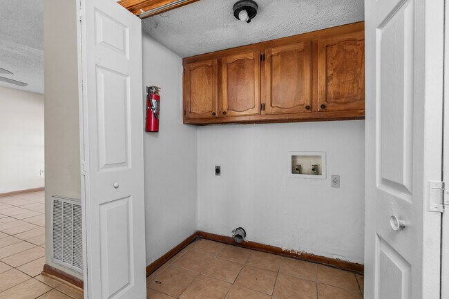 Building Photo - 3535 Yorkfield Dr