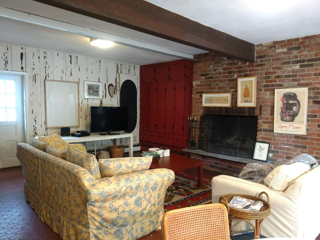 Building Photo - 6 Summer Hill Rd