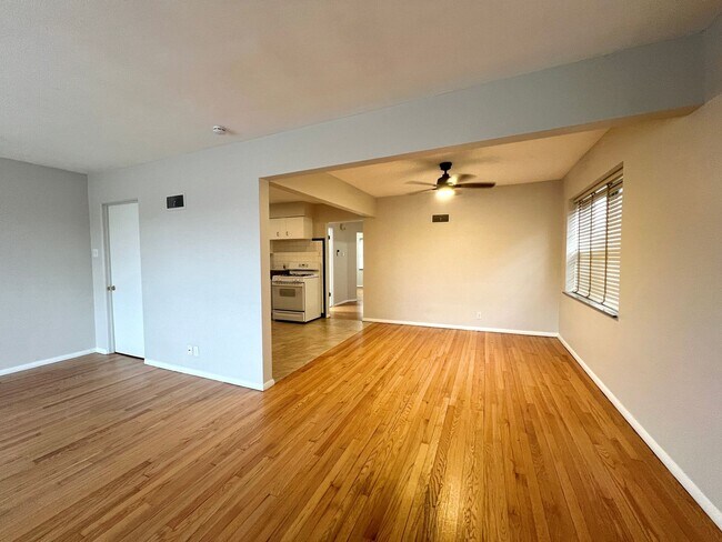 Building Photo - 5012-5014 Jamieson