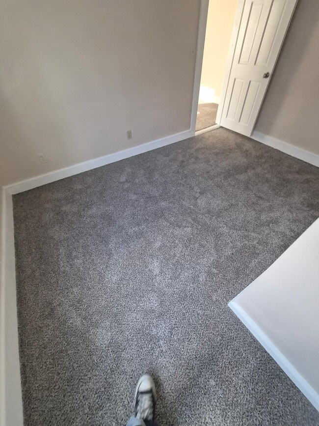 Building Photo - 201 Pleasant St