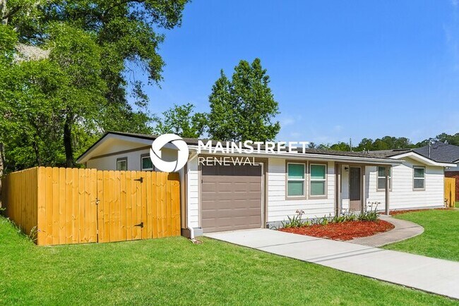 Building Photo - 3 Bedroom Pet-Friendly Home in JACKSONVILLE, FL with Main Street Renewal