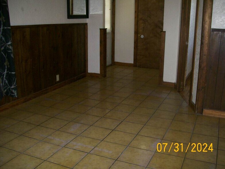 Building Photo - 528 N M St