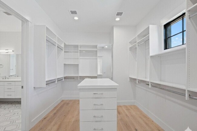 Building Photo - 5309 N 33rd St