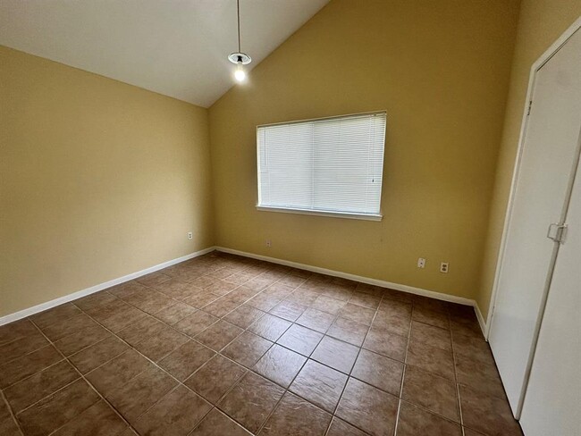 Building Photo - 5006 Stanhope Dr