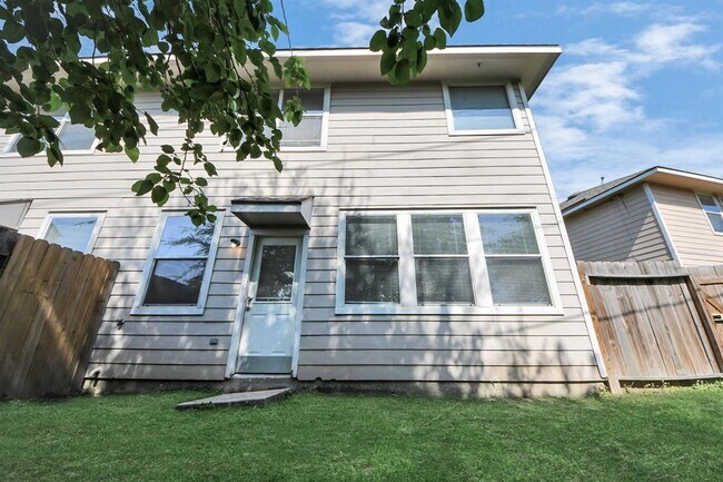 Building Photo - 8763 Thistlemoor Ln