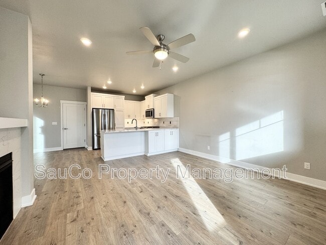 Building Photo - 5715 SE 79th Ave
