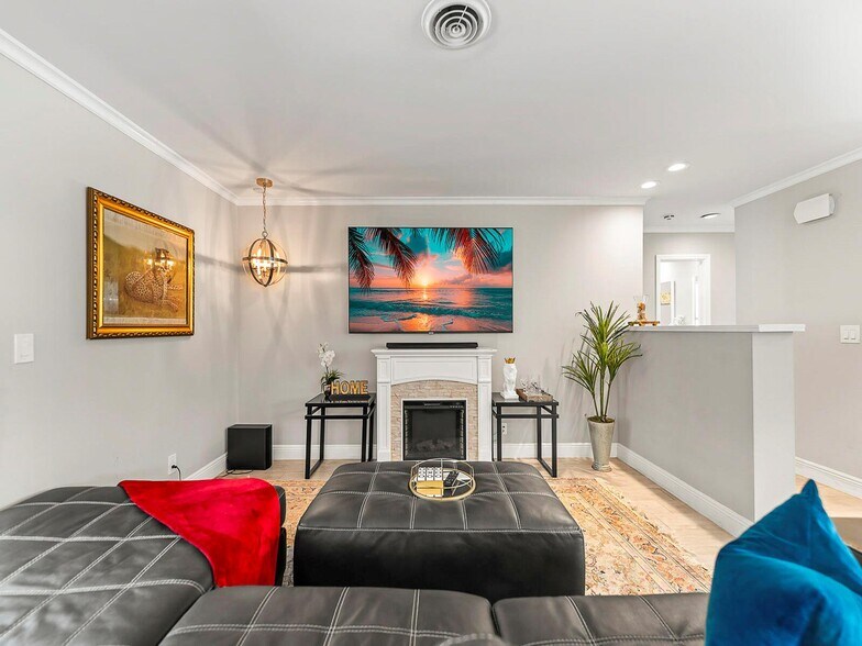 Building Photo - 801 SE 14th St