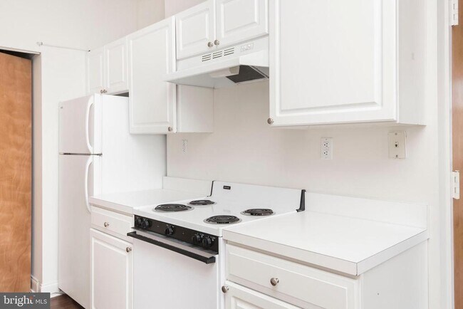 Building Photo - 220 S 16th St