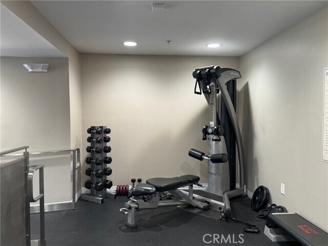 Building Photo - 7320 Hawthorn Ave