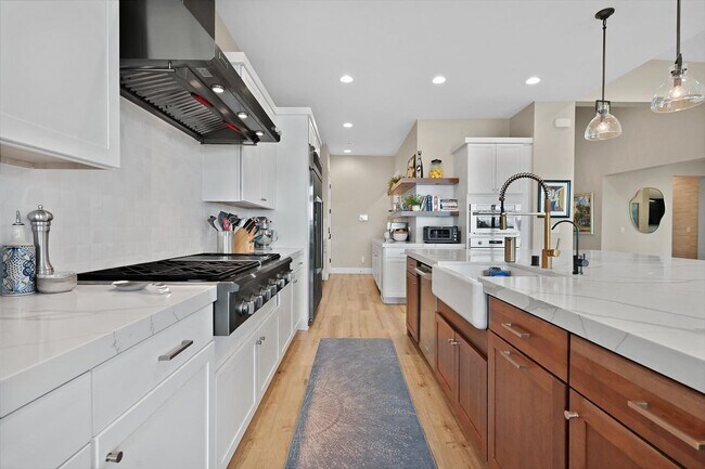 Building Photo - 6690 Interstellar St