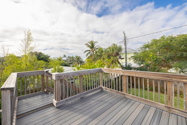 Building Photo - 1036 NE Wright Ave